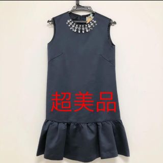 チェスティ(Chesty)の超美品⭐︎ビジューつきペプラムワンピース(ひざ丈ワンピース)