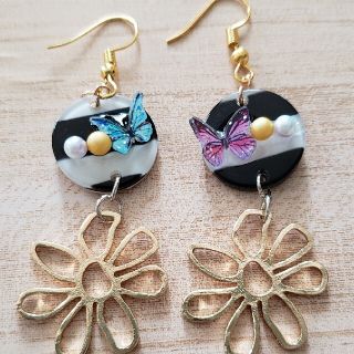 ハンドメイド　春ピアス　蝶々(ピアス)