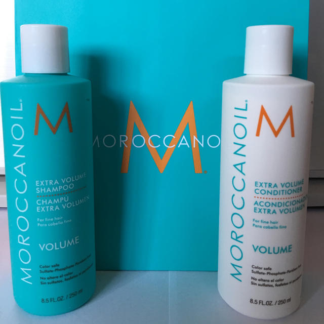 Moroccan oil(モロッカンオイル)の【送料込・新品】モロッカンオイルシャンプー&コンディショナー250ml各1本ずつ コスメ/美容のヘアケア/スタイリング(ヘアケア)の商品写真