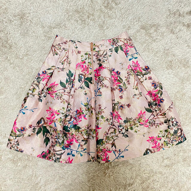 TED BAKER(テッドベイカー)のTedbaker♡花柄フレアスカート レディースのスカート(ひざ丈スカート)の商品写真