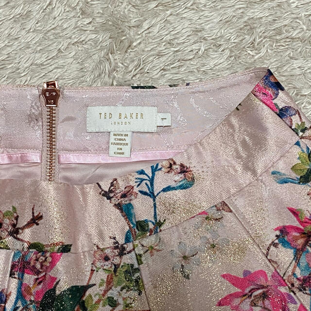 TED BAKER(テッドベイカー)のTedbaker♡花柄フレアスカート レディースのスカート(ひざ丈スカート)の商品写真