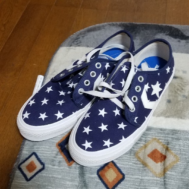 新品未使用　CONVERSEスニーカー　星柄