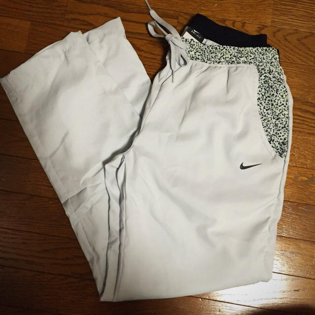 NIKE(ナイキ)の半額以下☆上下セット☆新品 レディースのレディース その他(セット/コーデ)の商品写真