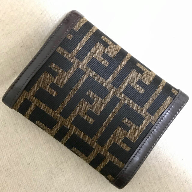 FENDI(フェンディ)のフェンディ FENDI ズッカ キャンバス×レザー 三つ折り財布 レディースのファッション小物(財布)の商品写真