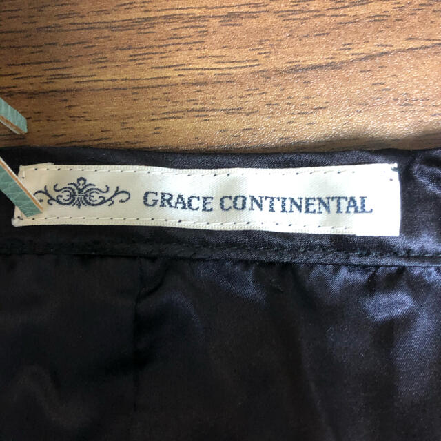 GRACE CONTINENTAL(グレースコンチネンタル)のGrace continentalシルクスカート（トップスおまけつき） レディースのスカート(ひざ丈スカート)の商品写真