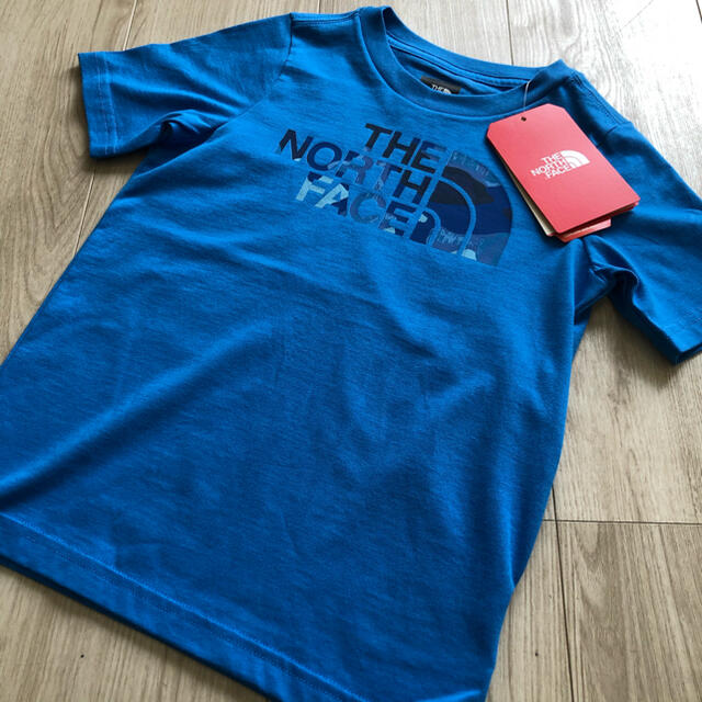 THE NORTH FACE(ザノースフェイス)の【海外限定】TNF ノースフェイス　キッズ　ロゴTシャツ　ブルー　120cm キッズ/ベビー/マタニティのキッズ服男の子用(90cm~)(Tシャツ/カットソー)の商品写真