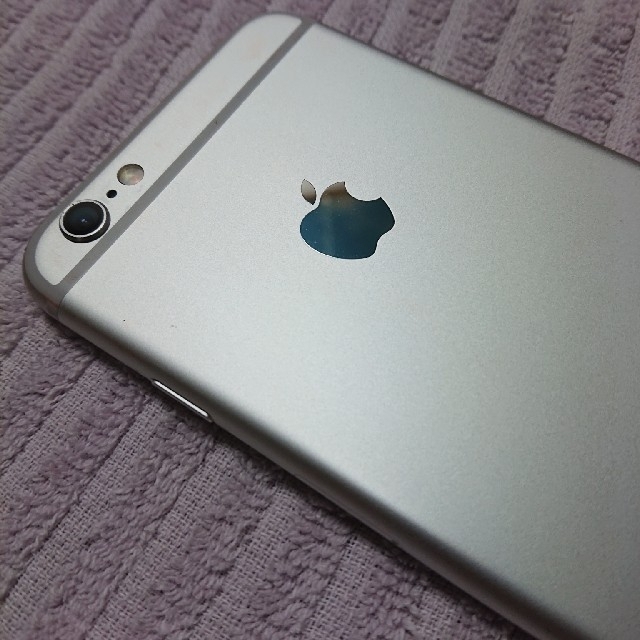 iPhone 6s 128GB シルバー docomo スマホ/家電/カメラのスマートフォン/携帯電話(スマートフォン本体)の商品写真