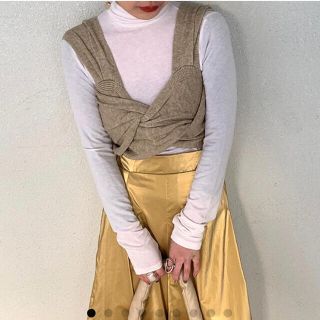 ザラ(ZARA)のニットビスチェ　ベージュ　twin twist knit bustier(ベアトップ/チューブトップ)