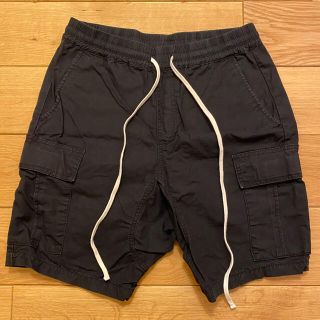 フィアオブゴッド(FEAR OF GOD)のFOG ESSENTIALS Cargo Shorts フォグ　エッセンシャルズ(ショートパンツ)