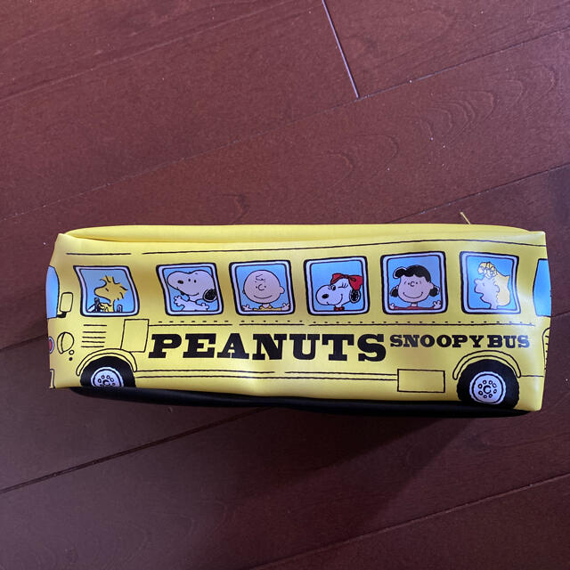 PEANUTS(ピーナッツ)の新品未使用　スヌーピー　ポーチ　ペンケース　黄色 インテリア/住まい/日用品の文房具(ペンケース/筆箱)の商品写真