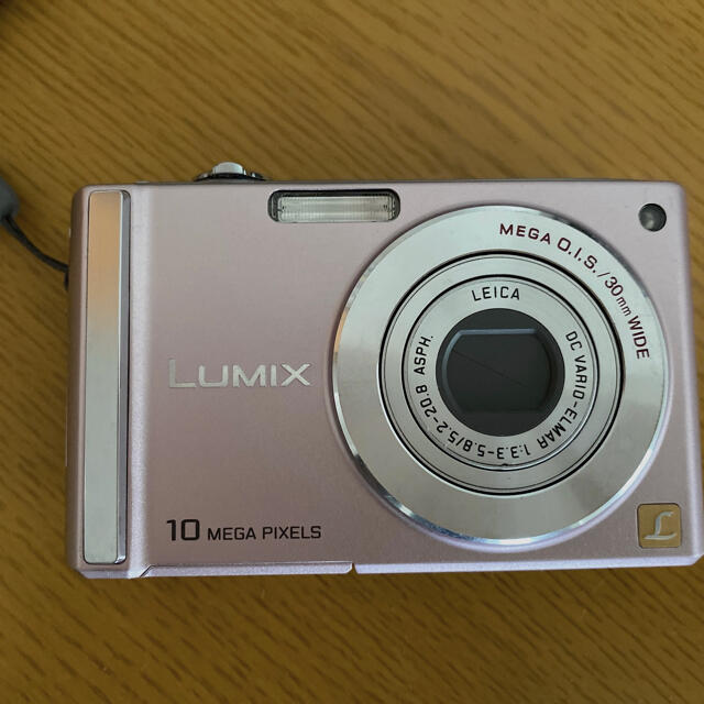Panasonic(パナソニック)のLUMIX デジタルカメラ　充電器付き☆ スマホ/家電/カメラのカメラ(コンパクトデジタルカメラ)の商品写真