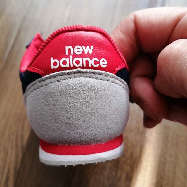 New Balance(ニューバランス)のニューバランス　スニーカー14cm　IV220　新品未使用 キッズ/ベビー/マタニティのベビー靴/シューズ(~14cm)(スニーカー)の商品写真