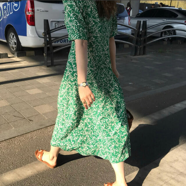 春 夏 グリーン 小花柄 ミモレ丈 リゾート ワンピース 花柄 ゆったり 韓国の通販 by Mahalo"3日以内発送♡|ラクマ SO-CLAIR ワンピース ミモレ丈 紺 花柄 刺繍 ゆったり m043A