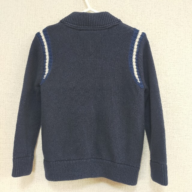 TOMMY HILFIGER(トミーヒルフィガー)のトミーフィルガー キッズ 92 90cm ニットカーディガン ネイビー ロゴ キッズ/ベビー/マタニティのキッズ服男の子用(90cm~)(Tシャツ/カットソー)の商品写真