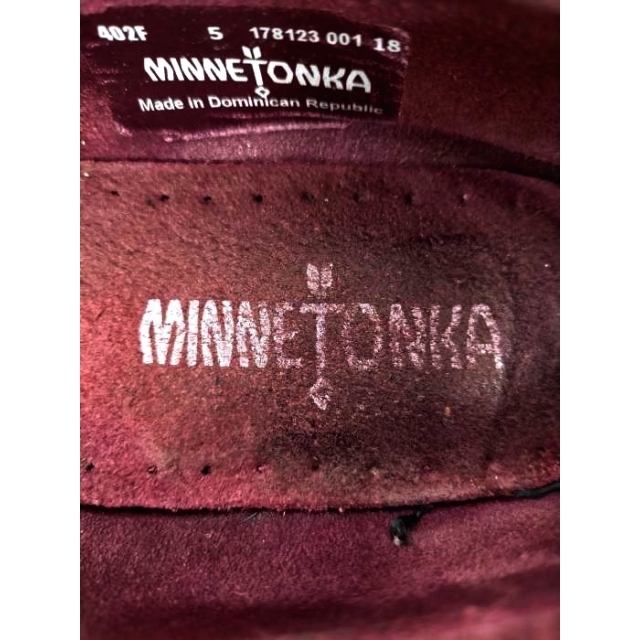 Minnetonka(ミネトンカ)のMinnetonka(ミネトンカ) フリンジスウェードローファー レディース レディースの靴/シューズ(ローファー/革靴)の商品写真