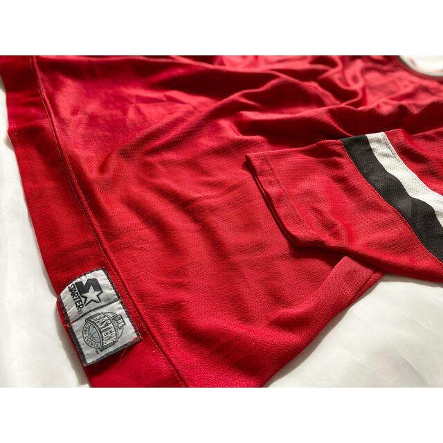 大人気　スターター　NBA シカゴブルズ　ジャージ　でかロゴ　刺繍ロゴ　赤　M メンズのトップス(Tシャツ/カットソー(半袖/袖なし))の商品写真