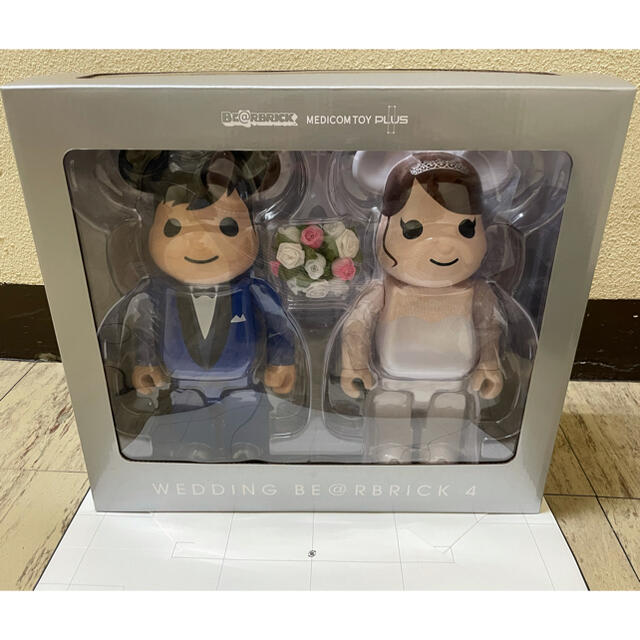 フィギュアBE@RBRICK グリーティング結婚 4 PLUS 400％　ベアブリック