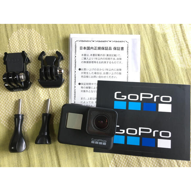 GoPro(ゴープロ)のGo Pro 7 Black 正規品 【アクセサリーセット、予備充電器付き】 スマホ/家電/カメラのカメラ(コンパクトデジタルカメラ)の商品写真