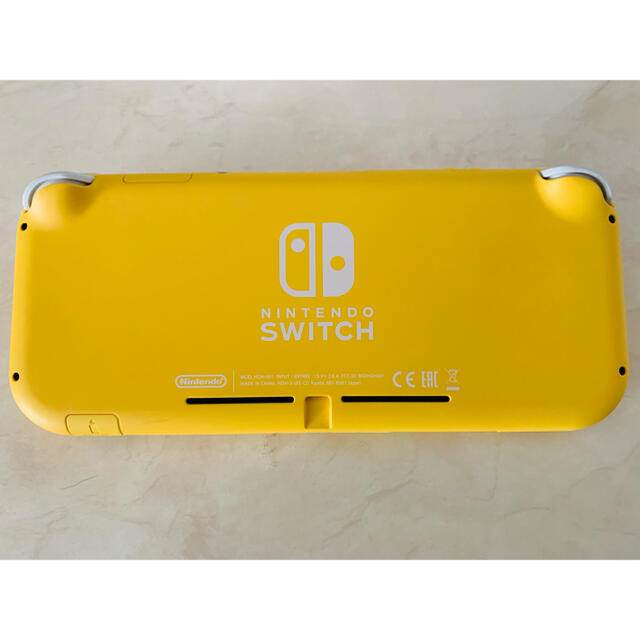 Nintendo Switch(ニンテンドースイッチ)の2021年2月購入新品同様　ニンテンドー Switch Lite 本体 イエロー エンタメ/ホビーのゲームソフト/ゲーム機本体(家庭用ゲーム機本体)の商品写真
