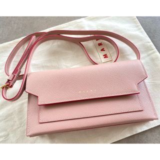 マルニ(Marni)のMARNI マルニ　レザー ベローズ トランク　ピンク　財布　ショルダーバッグ(ショルダーバッグ)