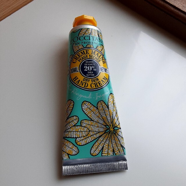 L'OCCITANE(ロクシタン)のハピネススマイルハンドクリーム コスメ/美容のボディケア(ハンドクリーム)の商品写真