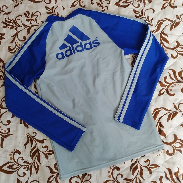 adidas(アディダス)のadidas ラッシュガード150㎝ キッズ/ベビー/マタニティのキッズ服男の子用(90cm~)(水着)の商品写真