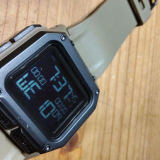 ニクソン(NIXON)のニクソン　レグルス　サンド　未使用品　箱無し、保証書無し(腕時計(デジタル))