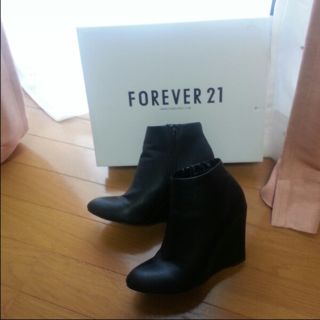 フォーエバートゥエンティーワン(FOREVER 21)のショートブーツ／forever21(ブーツ)