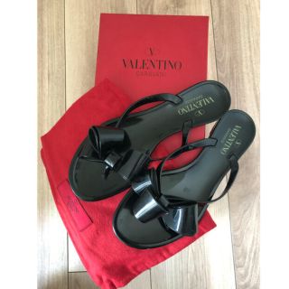 ヴァレンティノガラヴァーニ(valentino garavani)のあぁや様専用　VALENTINO ヴァレンティノ　ラバーフラットサンダル37(サンダル)