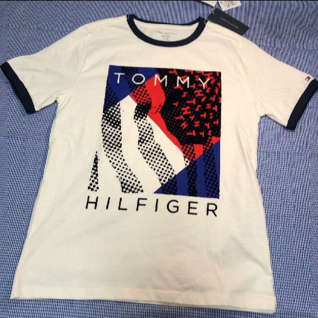 TOMMY HILFIGER(トミーヒルフィガー)の【新品】【サイズ140～150】トミーフィルフィガー　Tシャツ キッズ/ベビー/マタニティのキッズ服女の子用(90cm~)(Tシャツ/カットソー)の商品写真