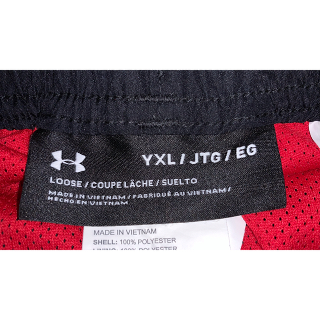 UNDER ARMOUR(アンダーアーマー)のUNDER ARMOUR ギッズXL 上下セット スポーツ/アウトドアのサッカー/フットサル(ウェア)の商品写真