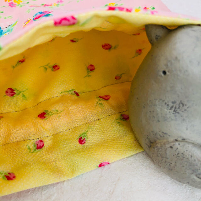 小鳥の巾着袋　ハンドメイド  ピンク　裏地付き　いんこ　給食袋 ハンドメイドのキッズ/ベビー(外出用品)の商品写真