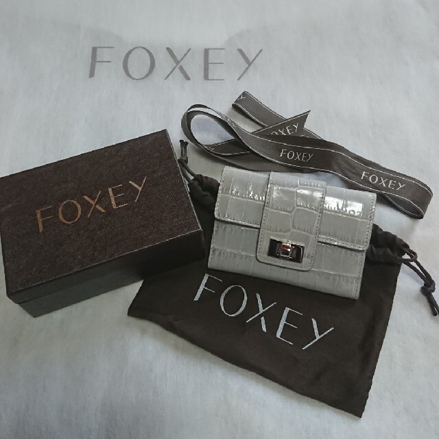 【ご専用】FOXEY 型押し三つ折り財布 ベビーブルーファッション小物