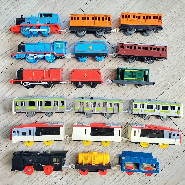 TOMMY(トミー)のプラレール　トーマス　ゴードン　ジェームズ　6本セット エンタメ/ホビーのおもちゃ/ぬいぐるみ(鉄道模型)の商品写真