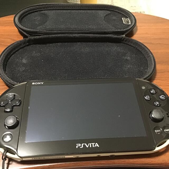 PlayStation Vita(プレイステーションヴィータ)の【再値下げ！】psvita  本体＋ソフト2本　ゴッドイーターセット エンタメ/ホビーのゲームソフト/ゲーム機本体(携帯用ゲームソフト)の商品写真