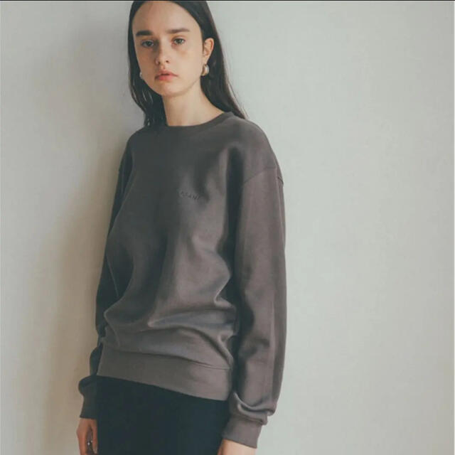 STUDIOUS(ステュディオス)のCLANE BULKY EMBROIDERY LOGO SWEAT レディースのトップス(トレーナー/スウェット)の商品写真