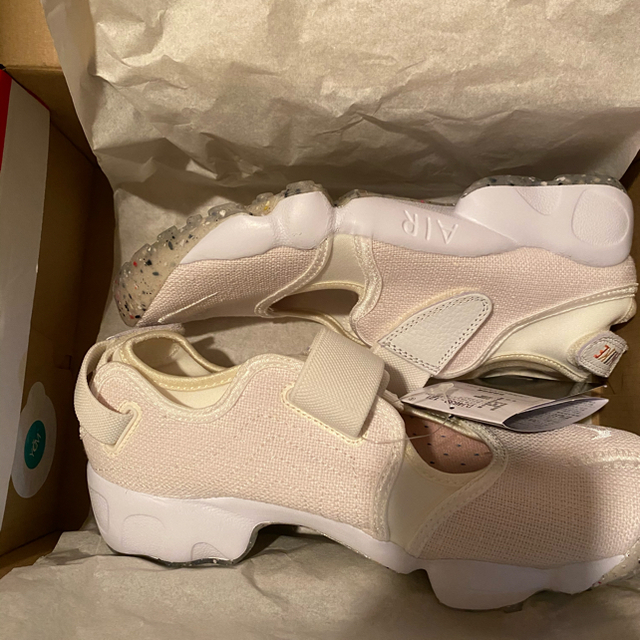 NIKE(ナイキ)のNIKE AIR RIFT "BEIGE" ナイキ エアリフト"ベージュ" レディースの靴/シューズ(スニーカー)の商品写真