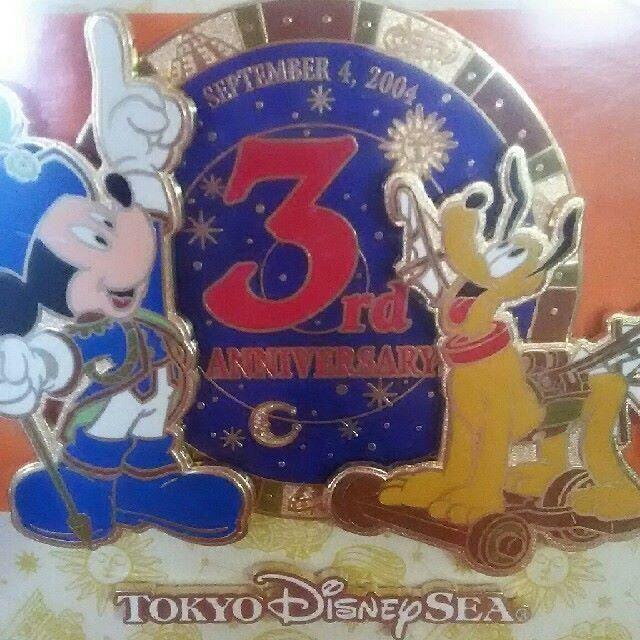 Disney(ディズニー)のディズニーシー【3周年記念】フレームピンバッチ エンタメ/ホビーのおもちゃ/ぬいぐるみ(キャラクターグッズ)の商品写真