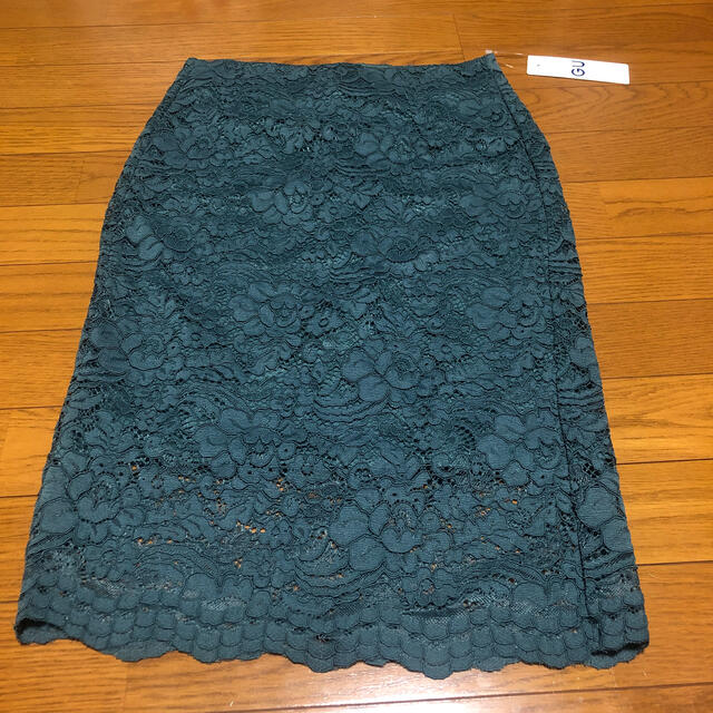 GU(ジーユー)の新品未使用タグ付き　gu レースタイトスカート　グリーンMサイズ レディースのスカート(ひざ丈スカート)の商品写真