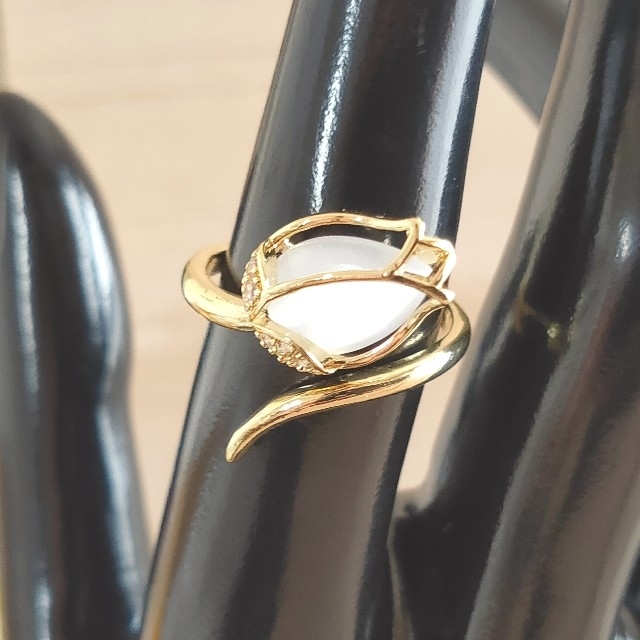 男女兼用 指輪 ゴールドリング フリーサイズ チューリップ レディースのアクセサリー(リング(指輪))の商品写真