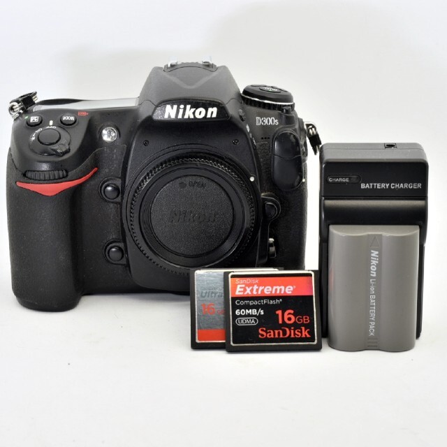 Nikon(ニコン)のNikon DXの名機D300S シャッター回数10万回 スマホ/家電/カメラのカメラ(デジタル一眼)の商品写真