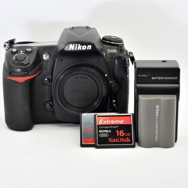 Nikon DXの名機D300S シャッター回数10万回 - デジタル一眼
