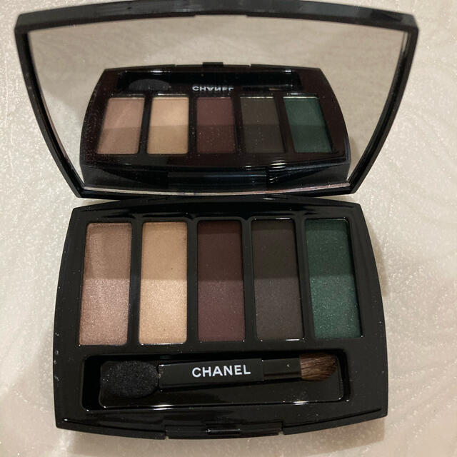 CHANEL(シャネル)のシャネル トレ ドゥ キャラクテール 5色アイシャドウ パレット 9g  コスメ/美容のベースメイク/化粧品(アイシャドウ)の商品写真