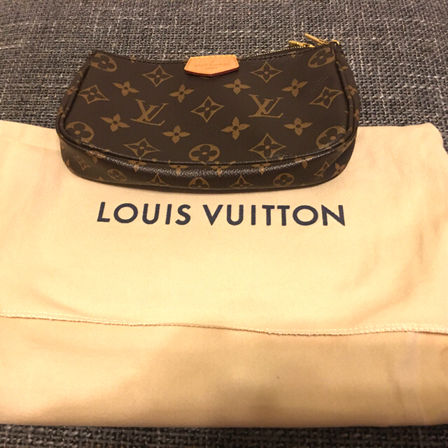 LOUIS VUITTON ミュルティ・ポシェット・アクセソワール ショルダーバッグ