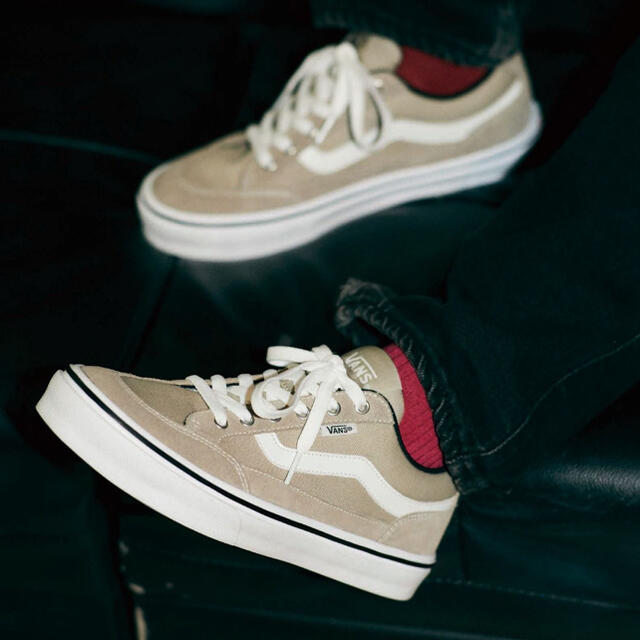 VANS ヴァンズファルケン ベージュ 24.5cm レディースの靴/シューズ(スニーカー)の商品写真