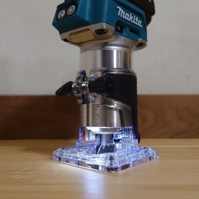 Makita(マキタ)のマキタ　18V　新品　充電式トリマー　RT50D スポーツ/アウトドアの自転車(工具/メンテナンス)の商品写真