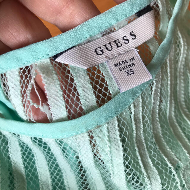 GUESS(ゲス)のGUESS ゲス　ミントグリーン　レース　デザイントップス レディースのトップス(カットソー(長袖/七分))の商品写真