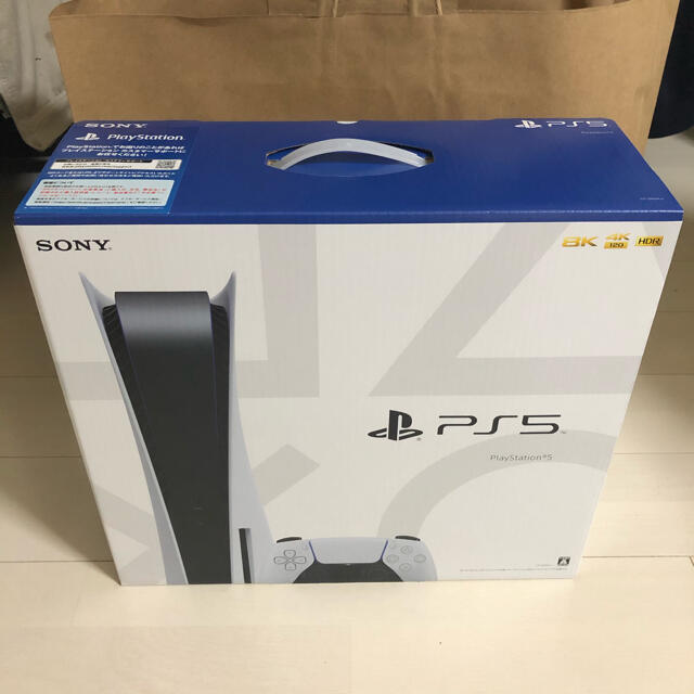 PlayStation(プレイステーション)のPS5 通常版　新品未開封品✨ エンタメ/ホビーのゲームソフト/ゲーム機本体(家庭用ゲーム機本体)の商品写真