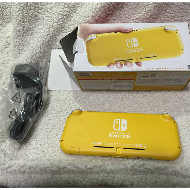 ニンテンドーSwitchライトほぼ新品に近いです。