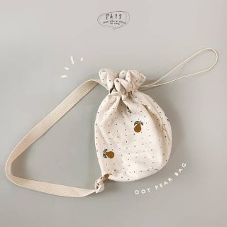 韓国子供服《ikii》梨ドットショルダーバッグ(リュックサック)